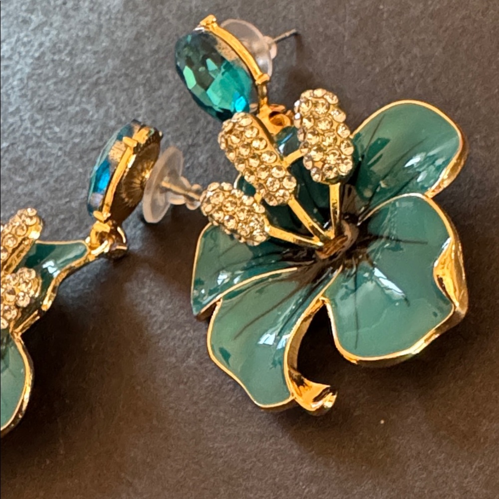 Betsy Johnson Tropical Hibiscus Dangle Earrings - Picture 10 of 11